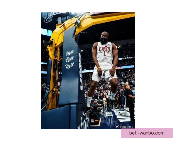 哈登连续两场14助攻书写骑士新纪录莫布利狂砍34分17篮板创赛季最佳